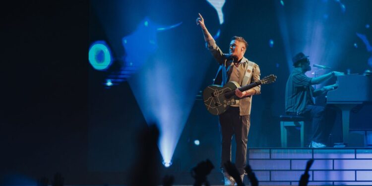 Alejandro Sanz hizo vibrar al Campo de Polo con un show emotivo y un repertorio de clásicos