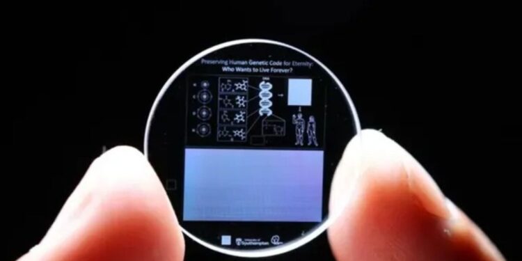 “Cristales de memoria”, el invento que desafía las leyes de la física y busca resolver el almacenamiento masivo