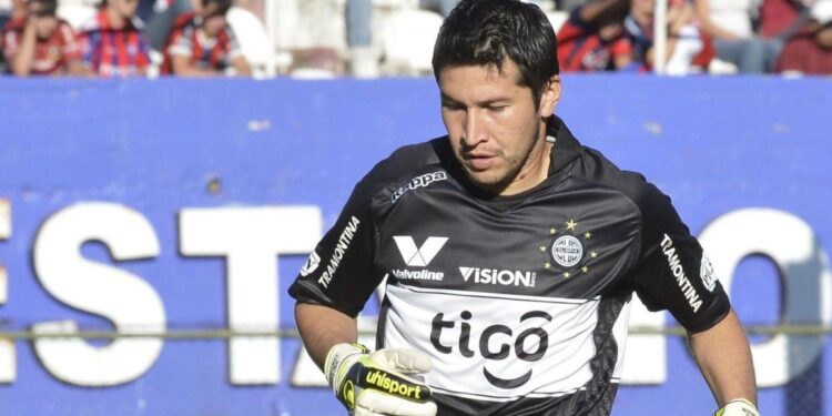 De jugar la Libertadores a terminar preso por narcotráfico: la increíble historia del arquero de Paraguay