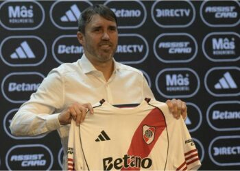 Del Fiat 147 al matafuegos que dejó “ciego” a un compañero: las anécdotas del “Chacho” Coudet que todos los fanáticos recuerdan