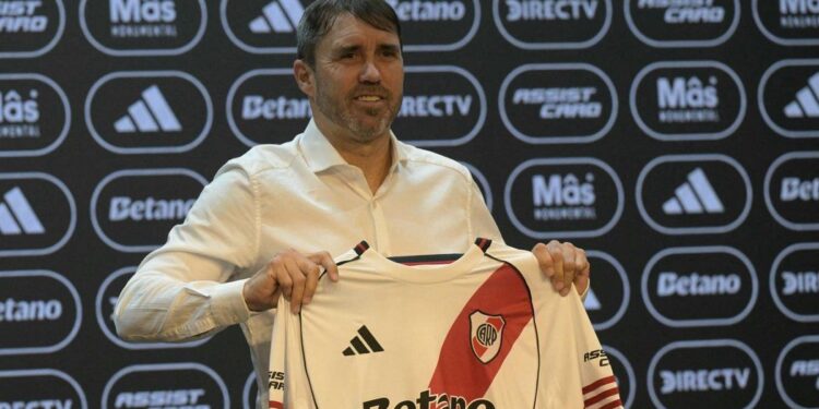 Del Fiat 147 al matafuegos que dejó “ciego” a un compañero: las anécdotas del “Chacho” Coudet que todos los fanáticos recuerdan