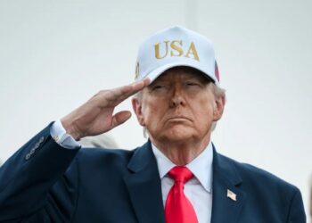 Donald Trump anunció un bombardeo de EEUU contra una isla petrolera de Irán y aseguró que fueron “aniquilados todos los objetivos militares”