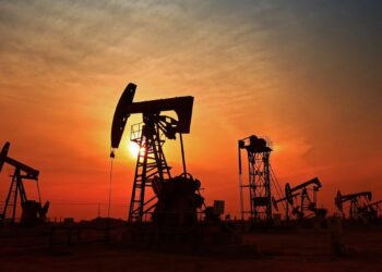 El petróleo superó los u$s100 por barril por primera vez en más de tres años en plena guerra en Medio Oriente