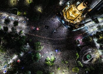 Fito Páez reunió más de 300.000 personas en show gratuito en el Monumento a la Bandera