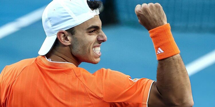 Francisco Cerúndolo dio el golpe ante Daniil Medvedev y avanzó a octavos en el Masters 1000 de Miami
