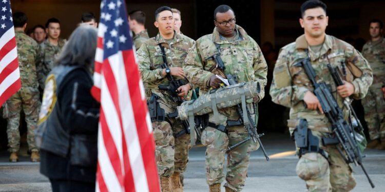 Guerra en Medio Oriente: aseguran que EEUU realiza preparativos para un posible despliegue de tropas en Irán