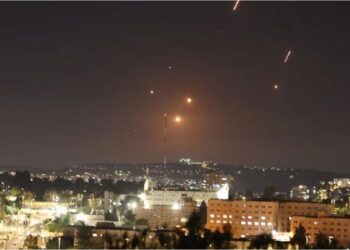 Guerra en Medio Oriente EN VIVO: Irán eleva la presión y pone bajo amenaza a embajadas israelíes en todo el mundo