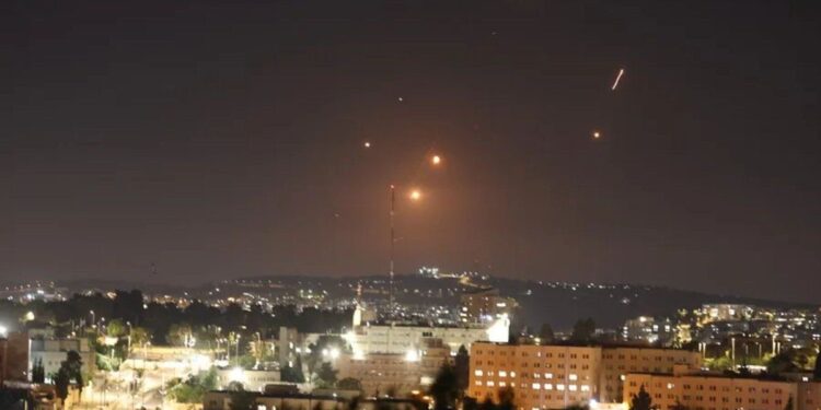 Guerra en Medio Oriente EN VIVO: Irán eleva la presión y pone bajo amenaza a embajadas israelíes en todo el mundo