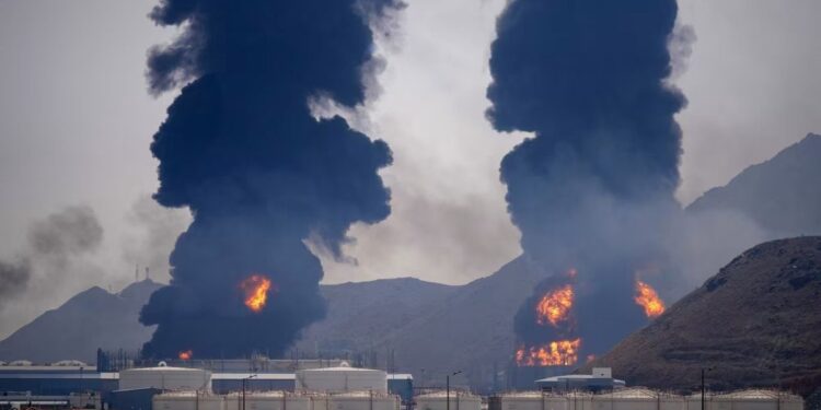 Guerra en Medio Oriente EN VIVO: Irán respondió a los bombardeos sobre la isla Kharg y atacó la embajada de EEUU en Irak