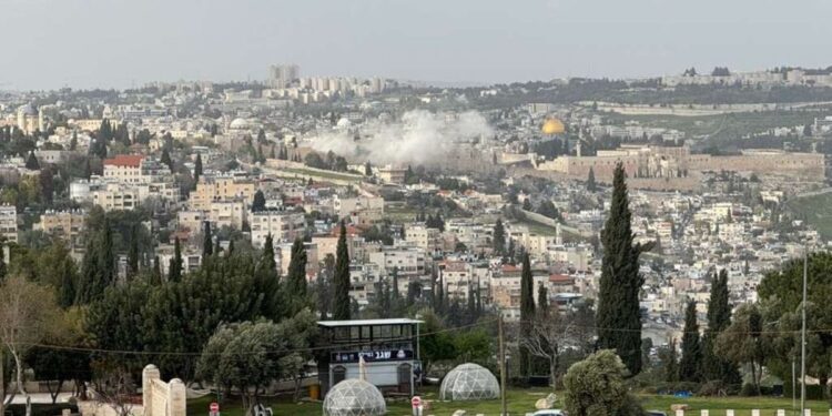 Guerra en Medio Oriente EN VIVO: Israel denuncia la caída de un fragmento de misil iraní cerca del Muro de los Lamentos