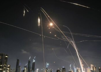 Guerra en Medio Oriente: Irán anuncia una ofensiva contra Tel Aviv y otros objetivos de la región