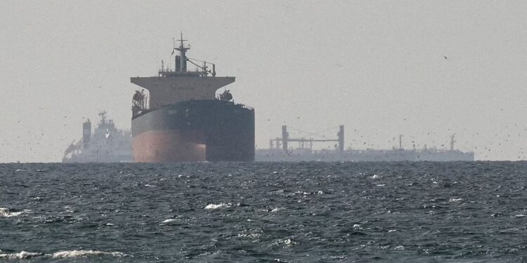 Guerra en Medio Oriente: mientras el petróleo sigue al alza, EEUU e Irán pactaron el paso de 20 buques petroleros por el estrecho de Ormuz