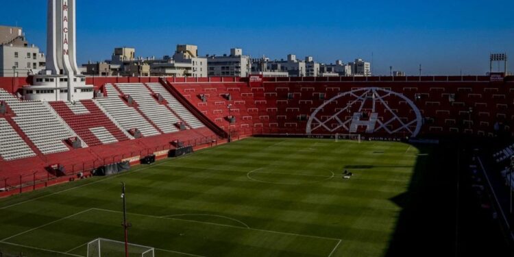 Huracán y River jugarán con aforo reducido: CABA habilitó la presencia de 15.000 espectadores