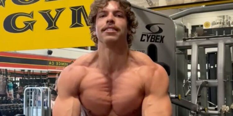 Joseph Baena, hijo de Arnold Schwarzenegger, se consagró tricampeón en fisicoculturismo