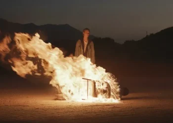 La imperdible película de HBO Max sobre una madre que busca al asesino de su hija en universos paralelos