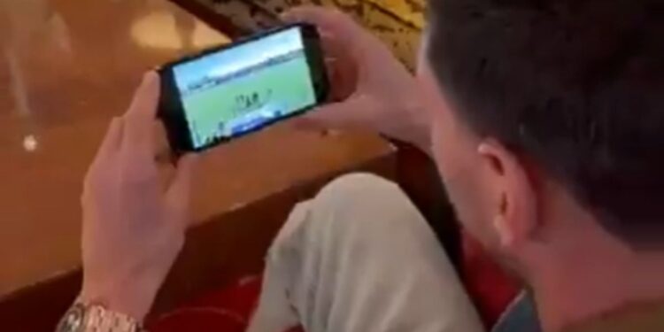 Lionel Messi siguió el debut de Leones FC desde Miami y se volvió viral en redes