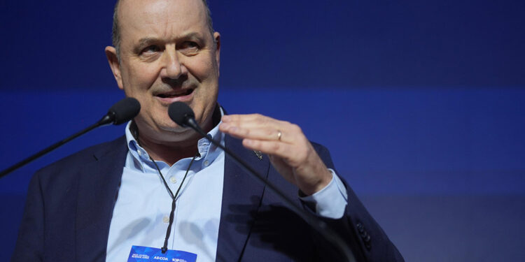 Más favores a Estados Unidos: el Gobierno flexibilizó el otorgamiento de patentes farmacéuticas