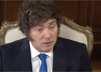 Milei defendió su reacción ante la oposición en el Congreso y aseguró que se “para de manos” contra el kirchnerismo