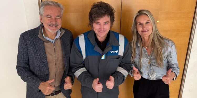 Milei se reunió con Santiago Abascal y Jesús Huerta de Soto durante su gira en Madrid