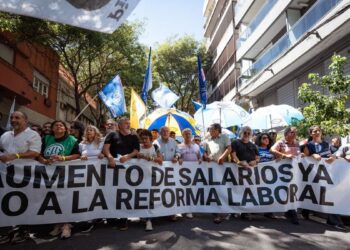 Presentan la primera demanda colectiva ante la Justicia contra la reforma laboral