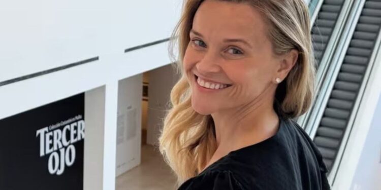 Reese Witherspoon en Buenos Aires: foto en Plaza de Mayo y visita oculta al Malba