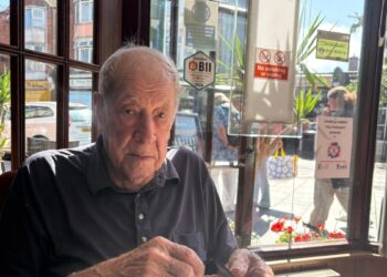 Robert Cox y su denuncia de violación de derechos humanos en plena dictadura: “El periodismo se volvió una causa personal frente a las desapariciones”