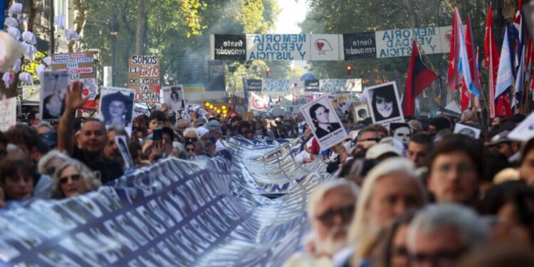 Son sin cuenta: crónica de una multitud que no va a desaparecer