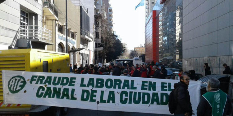 Trabajadores y diputados porteños buscan frenar la privatización de medios públicos que impulsa Jorge Macri