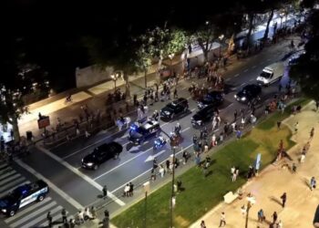 Una asamblea picante, monopolizada por la militancia libertaria y sus barras