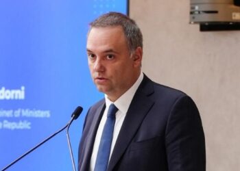 Viaje de Manuel Adorni a Punta del Este: revelan que los vuelos fueron pagados por una productora ligada a la TV Pública