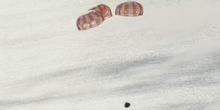A velocidad extrema y con 2.700 °C: así amerizó Artemis II en el Pacífico tras su viaje a la Luna