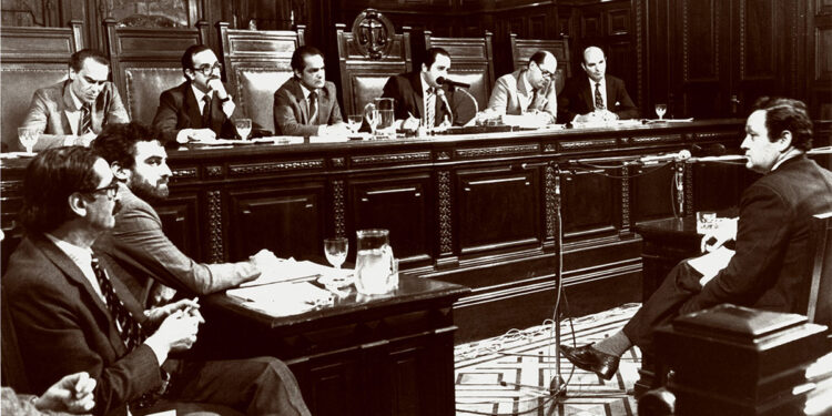 Adorni contrató un prestigioso estudio jurídico para que lo defienda