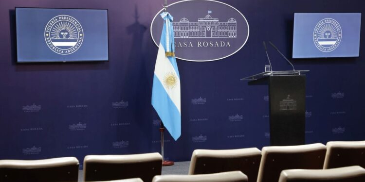 Ante la inminencia de un fallo adverso, ahora el Gobierno reabre la sala de periodistas de la Rosada