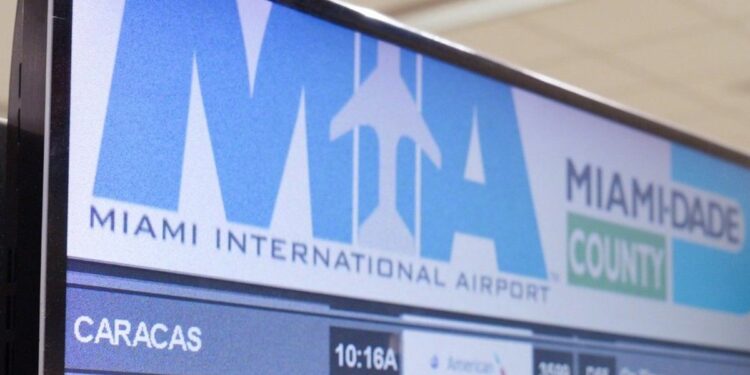 Así se vivió el histórico regreso de los vuelos directos entre Miami y Caracas tras siete años suspendidos