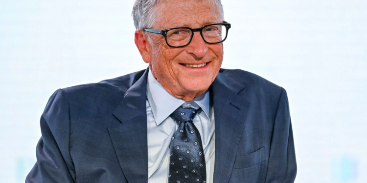 Bill Gates identificó los tres sectores que resistirán el avance de la inteligencia artificial en el mercado laboral