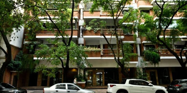 Caso Adorni: los jóvenes que señaron el departamento son socios de la desarrolladora que construyó el edificio de la calle Miró