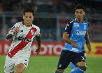 Con uno menos desde el inicio, River empató frente a Blooming en el debut por Copa Sudamericana