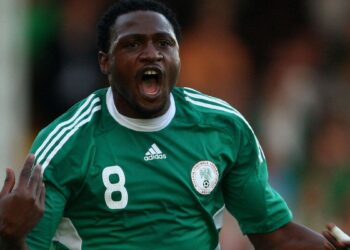 Conmoción en el fútbol: murió el nigeriano Michael Eneramo tras desplomarse durante un partido