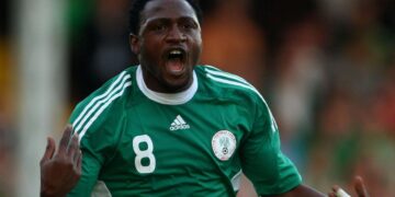 Conmoción en el fútbol: murió el nigeriano Michael Eneramo tras desplomarse durante un partido