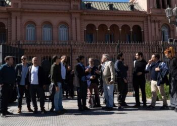 Crece el repudio al giro autoritario del gobierno sobre el periodismo