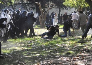 De la represión en el Borda ordenada por Mauricio Macri a la privatización de la Salud Mental de Milei