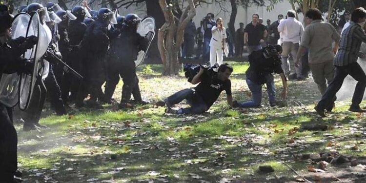 De la represión en el Borda ordenada por Mauricio Macri a la privatización de la Salud Mental de Milei