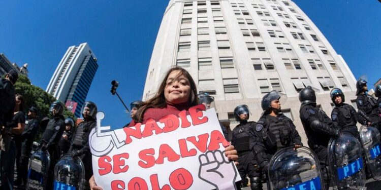 Discapacidad: organizaciones y familiares se movilizaron en todo el país en defensa de los ataques del Gobierno