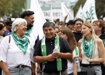 Donde no están los trabajadores, deciden otros
