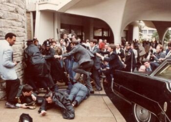 El antecedente que estremece: en el mismo lugar donde intentaron atacar a Donald Trump balearon a Ronald Reagan