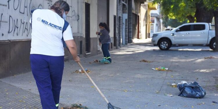 El Gobierno porteño despidió a 5.000 trabajadores y trabajadoras del programa “Veredas limpias”