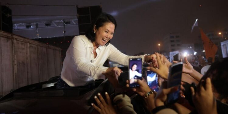 Elecciones en Perú: candidatos de derecha se consolidan en la cima de las encuestas