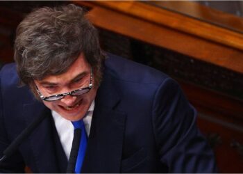 Entre Manuel Adorni y el malestar por la economía: la imagen de Javier Milei cayó siete puntos en marzo