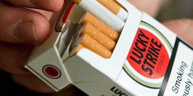 Hacia una generación libre de humo: Reino Unido prohíbe el tabaco a los nacidos a partir de 2009 
