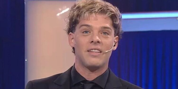 Inhabilitaron de forma preventiva a Santiago Maratea por manejar sin cinturón y filmarse al volante